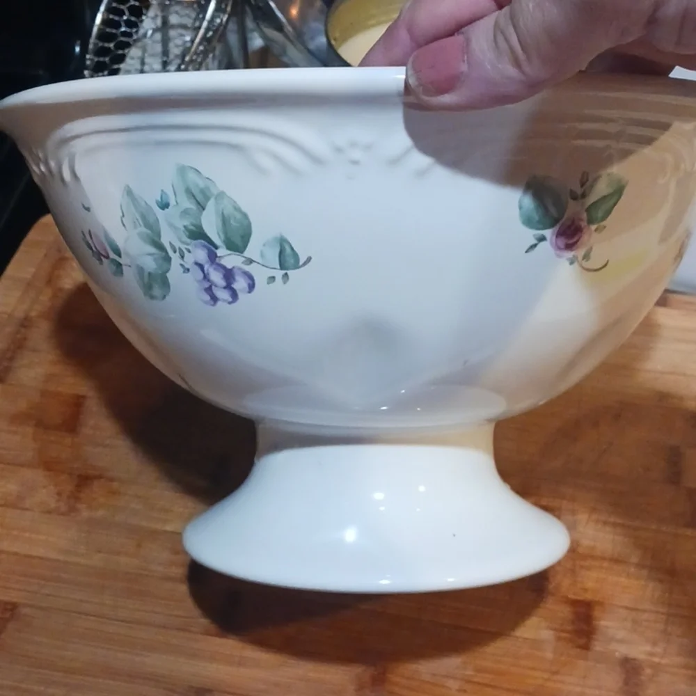 Pfaltzgraff White and Green Decorative Bowl